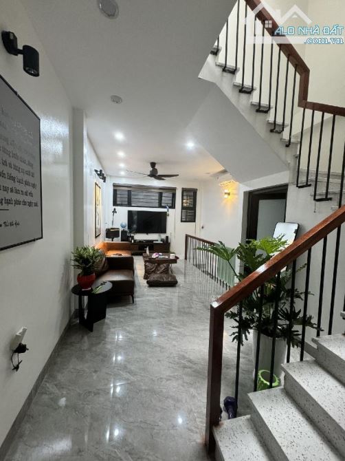 Nhà Nguyễn Xiển,Phân lô - Ô tô tránh,vỉa hè - Gara ô tô - Nội thất đẹp - 50m - 5 tầng - 16 - 5
