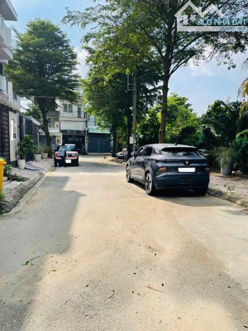 Bán nhà  Khu Đông Tăng Long Trường Thạnh Thủ Đức - Dt: 5x12m Giá 4.9 tỷ TL - 5