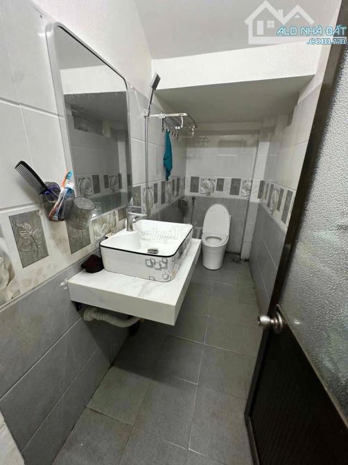 Bán nhà 3 tầng đường Hàn Thuyên - Hoà Cường  Dt đất 75 m2 ngang 4,5m Đường 7m5 lề 4m5 - 5