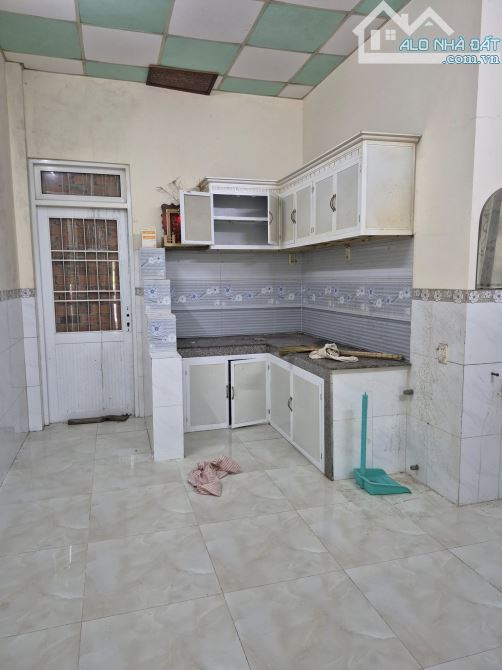 Cần bán gấp căn nhà ở 1/ đường Lê Thị Lơ , Tân Hiệp 100m2 - Sổ hồng riêng - giá 860 triệu - 5
