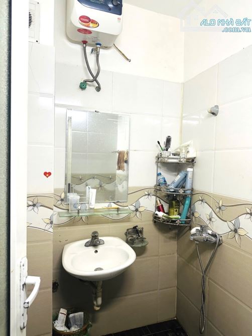 TRUNG TÂM CẦU GIẤY - 5 TẦNG DÂN XÂY – NGÕ THÔNG TỨ TUNG- Ô TÔ TRÁNH _ 5 TẦNG – 30M2 – 7,2 - 5