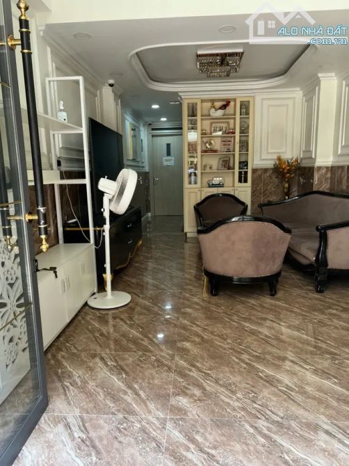 NHÀ SIÊU VIP CÓ HẦM  ÔTÔ VÀO NHÀ NGAY CHỢ HÒA BÌNH TRẦN TUẤN KHẢI Q5 – 7 TẦNG TẦM 17 TỎI - 5