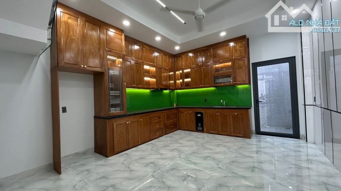 BÁN NHÀ MỚI 4PN, NỘI THẤT GỖ HƯƠNG,ĐƯỜNG 160, TĂNG NHƠN PHÚ A, GIÁ CHỈ 8.2 TỶ,XE TẢI TỚI T - 5