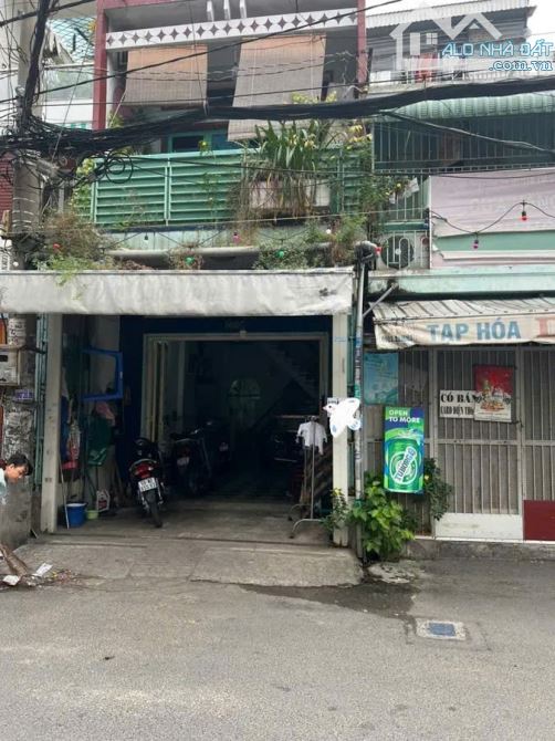 Cần tiền nên bán gấp căn nhà Trịnh Đình Trọng, Tân Phú. Xe hơi đậu trong nhà. 97m2, 8.4tỷ - 5