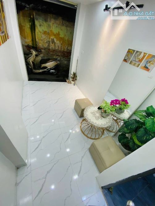 Bán nhà 5 tầng, diện tích 21m2 phố Yên Lãng, ngõ thông. Trung tâm quận Đống Đa giá 3,85 tỷ - 5