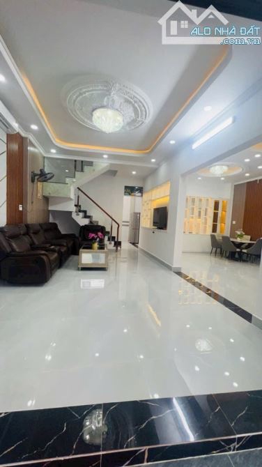 Siêu Phẩm 3 Tầng - Ngang 8m - Xe Hơi Đỗ Cửa - Gần TT Quận 7 - Nhỉnh 8 Tỷ - 5