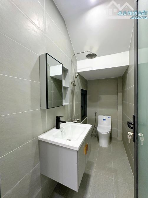 NHÀ TRỆT LẦU HIỆN ĐẠI NHÁNH Đ.NGUYỄN VĂN LINH GẦN CÂY XĂNG SỐ 9, CHỢ BÀ BỘ, LONG TUYỀN, CT - 5