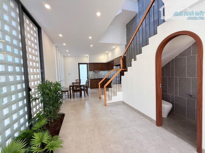 Nhà 3 lầu hẻm 19/5 , góc 2mt, trước nhà đường qh 24m, cách 19/5 chỉ 30m - cách Mai Thị Lựu - 5