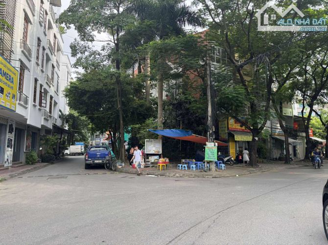 Bán tòa VP -apartment -hiện đại - gần MP Lạc Long Quân, 138m2 x 9 tầng, 51 tỷ - hầm- ô tô - 5