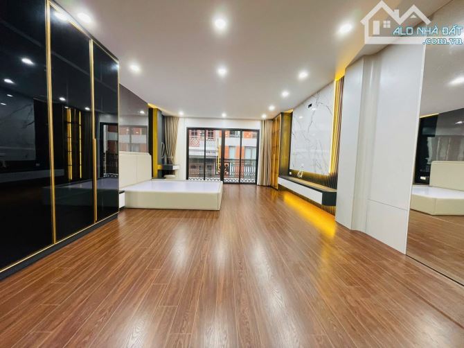 BÁN NHÀ PHÂN LÔ 13 LĨNH NAM MAI ĐỘNG HOÀNG MAI - 68M 7T MT 4.7M - VỈA HÈ OTO TRÁNH NHAU - 5