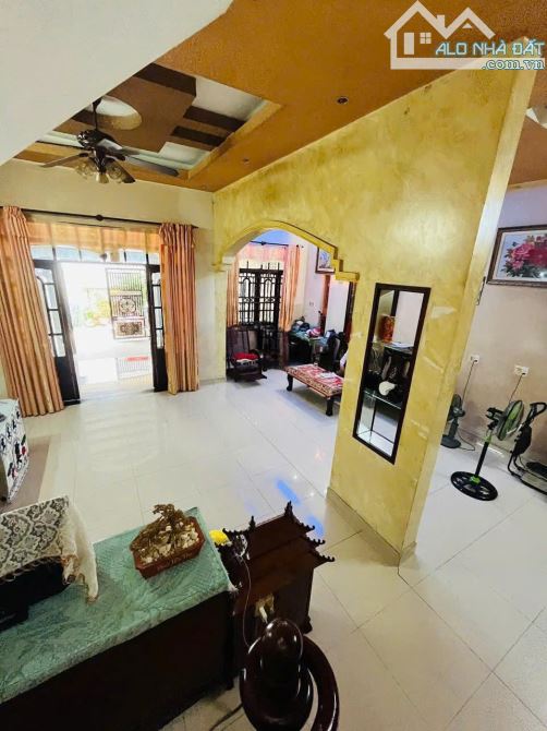 NHÀ ĐẸP NHƯ BIỆT THỰ 7 x 28M, 3 TẦNG, 7PN, Ô TÔ NGỦ SÂN, NGAY NGUYỄN DUY TRINH, CHỈ 9 TỶ - 6