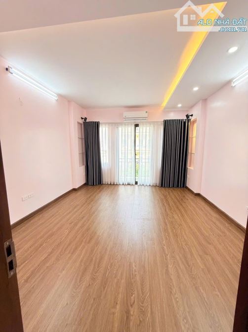 NHÀ ĐẸP NGUYỄN VĂN HUYÊN CẦU GIẤY 40Mx6T,MT4.1M GIÁ11.3TỶ NGÕ THÔNG 20M RA Ô TÔ 40M RA PHỐ - 6