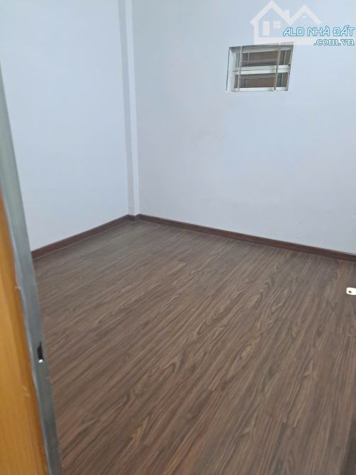 CHO THUÊ NHÀ ĐƯỜNG SỐ 6 P. LINH TÂY. 1 TRỆT 1 LẦU, 2PN 1WC, SÂN RỘNG, NHÀ MỚI GIÁ 8TR/THÁN - 6