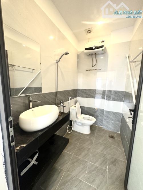 🏠 BÁN NHÀ PHỐ NGUYỄN KHOÁI – TẶNG NỘI THẤT- NHÀ MỚI- 37M² – 5 TẦNG – GIÁ 6.8 TỶ - 6