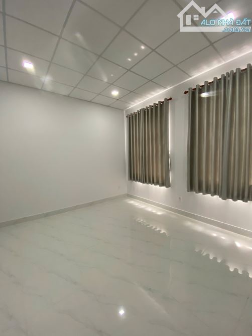 Nhà MỚI 1 trệt 1 lầu 5,2x11 Tỉnh Lộ 10 gần TÊN LỬA - Giá 5,3 tỉ - 6