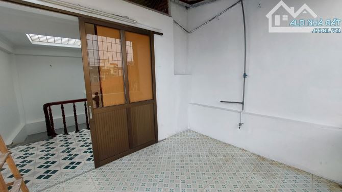 1,95 tỷ. Bán nhà 3,5 tầng tại  Chu  Văn An, Gia Viên, Ngô Quyền  Diện tích 23m , hướng db - 6