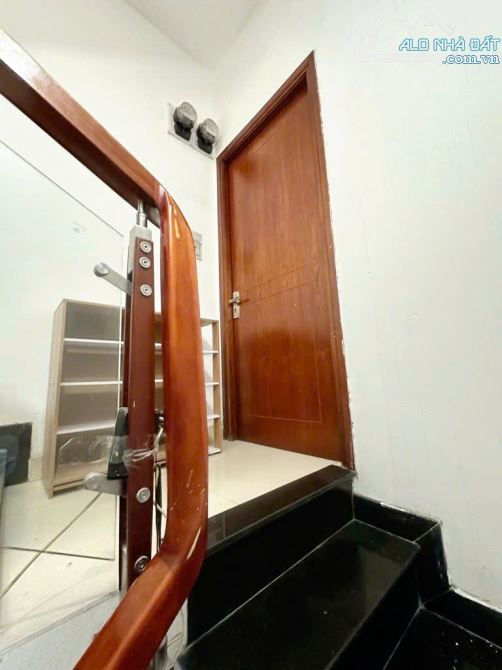 💥XE HƠI THÔNG - HOÀNG HOA THÁM - P.5 - PHÚ NHUẬN 👉 8,7 TỈ TL - 4 TẦNG - 5 PHÒNG - 5WC - 6