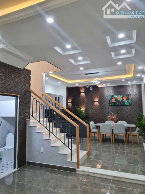 Bán nhà hẻm xe hơi đường Nguyễn Tư Giản, P.12, 5.2 x 13, 3 tầng, giá 6.85 tỷ tl - 6