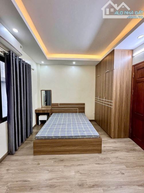 PHÂN LÔ Ô TÔ CHẠY VÒNG QUANH - HỒ ĐỀN LỪ - 45M2 - 5 TẦNG - 2 THOÁNG - 6