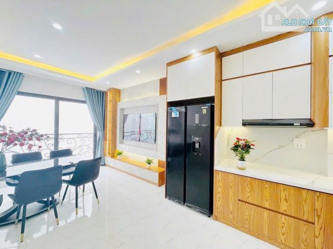 SIÊU PHẨM - HOÀNG MAI - THANG MÁY XÂY MỚI - FULL NỘI THẤT ĐẸP NHƯ KHÁCH SẠN NHỈNH  8 ĐỒNG - 6