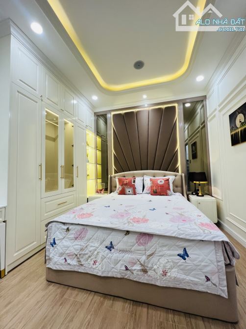 Bán biệt thự 6PN, 7WC đường Đặng Thùy Trâm,  Bình Thạnh, HCM , 15x16 ,240m2, 31,5 tỷ - 6