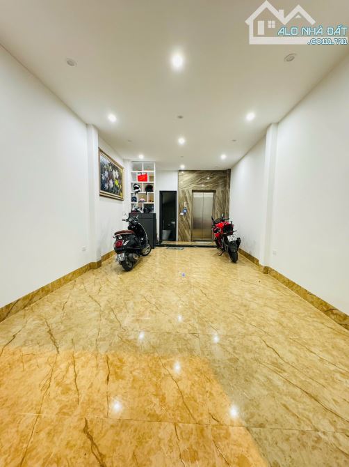 Phố Nguyễn Văn Cừ 6T thang máy  ô tô tránh, diện tích 40m 17,95 tỷ - 6