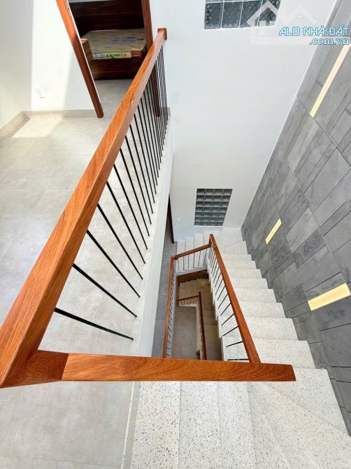 Nhà 3 lầu hẻm 19/5 , góc 2mt, trước nhà đường qh 24m, cách 19/5 chỉ 30m - cách Mai Thị Lựu - 6