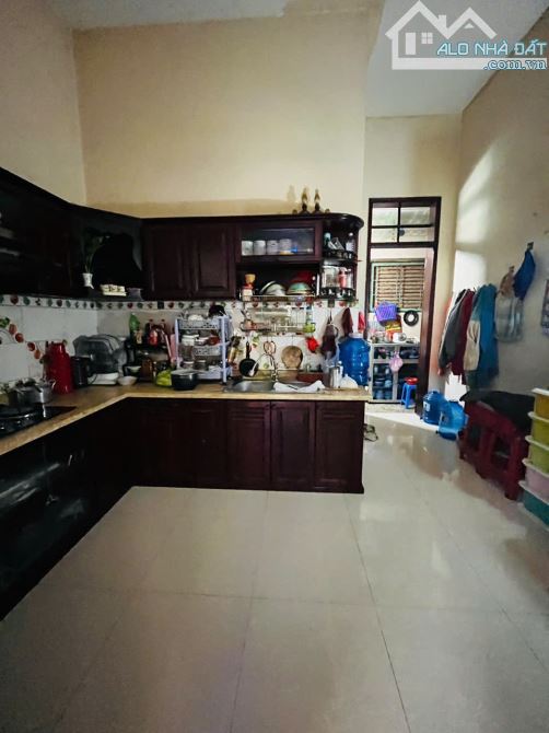 NHÀ ĐẸP NHƯ BIỆT THỰ 7 x 28M, 3 TẦNG, 7PN, Ô TÔ NGỦ SÂN, NGAY NGUYỄN DUY TRINH, CHỈ 9 TỶ - 7