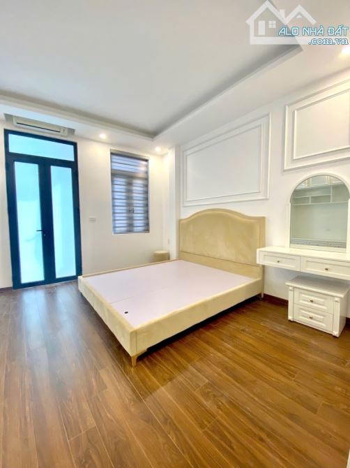 Bán nhà Nguyễn Chính. Khu vực hiếm. Vài bước ra Ô tô tránh. - 7