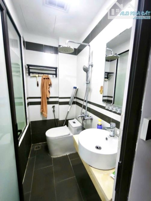 Nhà đẹp Ngõ Quỳnh, Hai Bà Trưng, cạnh trường học, 33m2 chỉ nhỉnh 7 tỷ. - 7