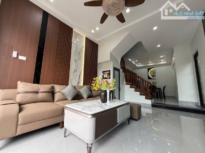 ✅️LÔ GÓC LIÊN MẠC 42 M - 5 TẦNG - Ô TÔ TRÁNH- KINH DOANH- NHÀ MỚI- KHU VỰC TƯƠNG LAI DẠNG - 7