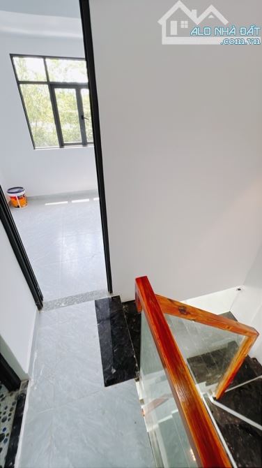 CÁCH MẶT TIỀN 50m - NHÀ MỚI 2 TẦNG TẠI BẾN VÂN ĐỒN F5 Q4 - 8