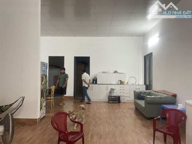ngộp bán nhà hẻm xe hơi DT: 120m2=10*12 - 8
