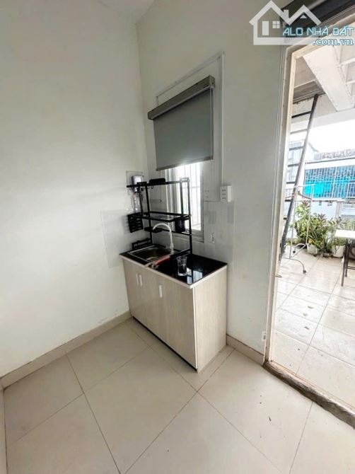 💥XE HƠI THÔNG - HOÀNG HOA THÁM - P.5 - PHÚ NHUẬN 👉 8,7 TỈ TL - 4 TẦNG - 5 PHÒNG - 5WC - 8