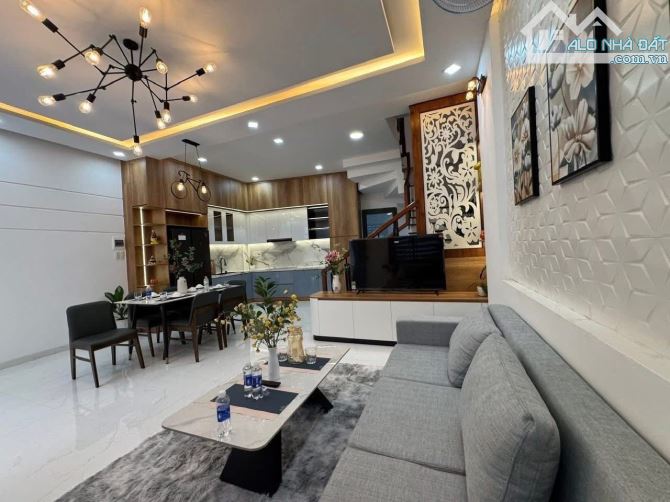 NHÀ ĐẸP 3 TẦNG 3 MÊ KIỆT HUỲNH NGỌC HUỆ SAT ĐƯỜNG FULNT - 8