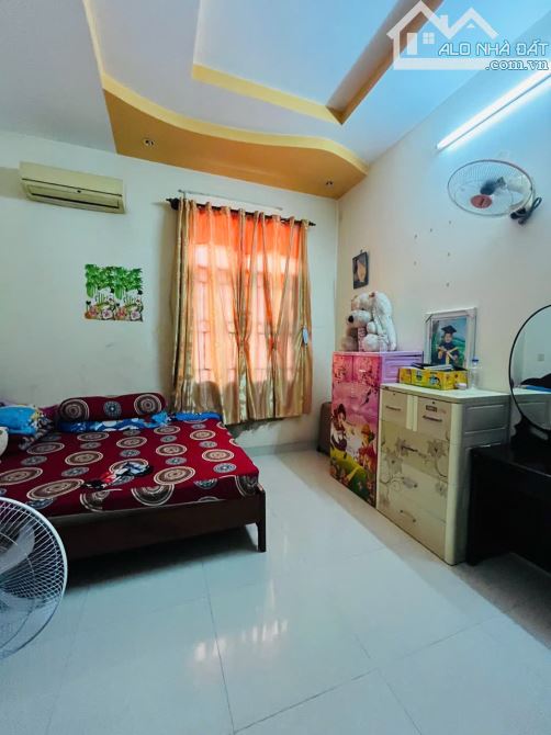 NHÀ ĐẸP NHƯ BIỆT THỰ 7 x 28M, 3 TẦNG, 7PN, Ô TÔ NGỦ SÂN, NGAY NGUYỄN DUY TRINH, CHỈ 9 TỶ - 9