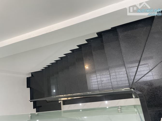 BÁN NHÀ KIỆT TRẦN XUÂN LÊ , 3 TẦNG ,3 PHÒNG NGỦ ,CÓ CHỖ ĐẬU OTO - 9