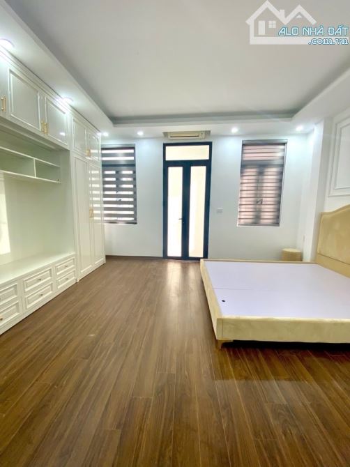 Bán nhà Nguyễn Chính. Khu vực hiếm. Vài bước ra Ô tô tránh. - 9