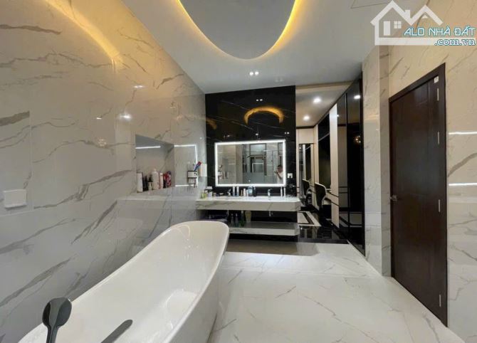 Bán Biệt Thự 3 tầng Siêu Vip 2 Mặt tiền - KHu Nam Việt Á - DTĐ 244m ngang 14m - 9