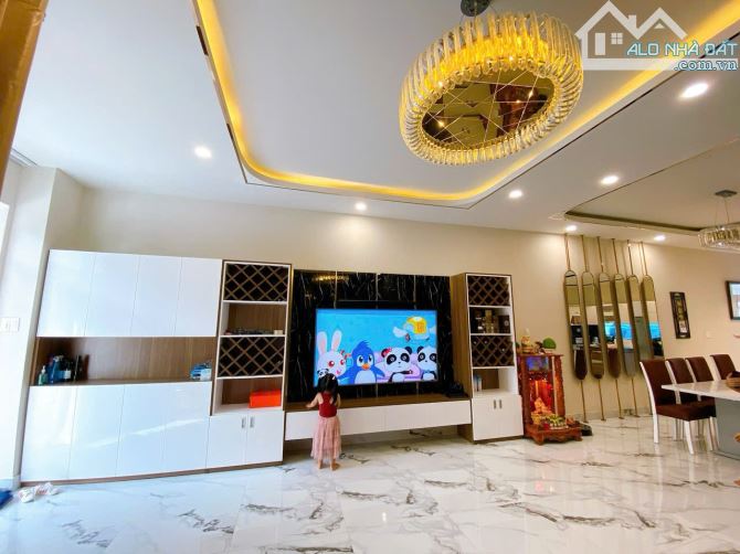 Cần Bán VILA Cao Cấp Khu ROSITA Đường 310A-P ,Phú Hữu ,TP.Thủ Đức -6x22m-3 tầng-Giá: 12Tỷ - 9