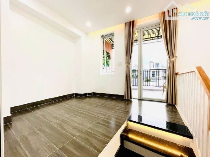 Nhà đẹp 3 tầng- kiệt Trần Cao Vân- cách đường chính 10m- giá nhỉnh 4 tỷ - 9