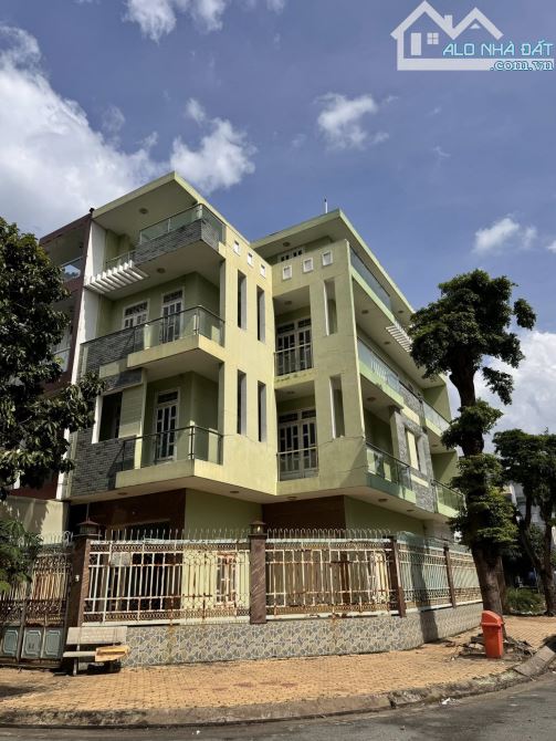 BÁN CĂN GÓC BIỆT THỰ KHU 6B INTRESCO - 157,5M2 - 19,5 TỶ ( TL )