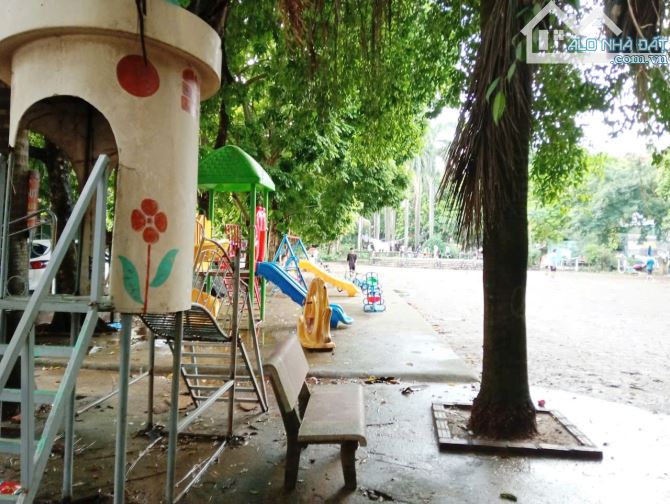 Hơn10 tỷ, 51m2 đất đẹp Phố Lụa, Mt4.2m - Ô tô - Lô áp góc - Sát công viên 2ha - Kinh doanh - 2