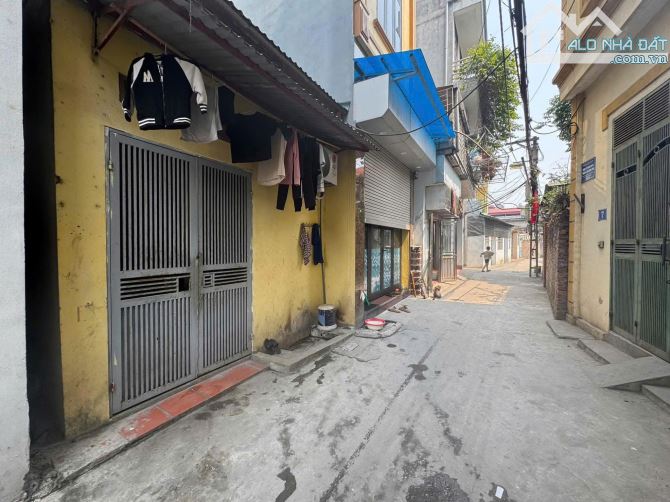 BÁN GẤP 45 M2 ĐẤT PHÚC LỢI THÔNG SỐ ĐẸP TẶNG NHÀ C4 Ở NGAY , HƯỚNG ĐÔNG NAM MÁT MẺ - 1