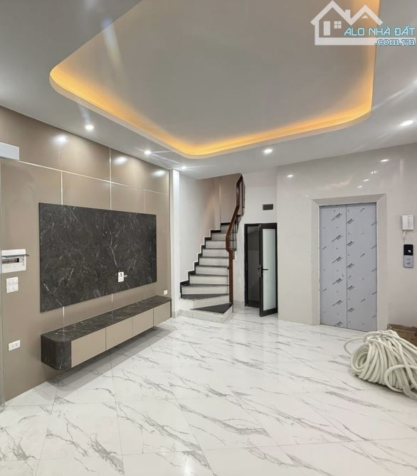 Vũ Ngọc Phan, 33m, Nhà xây mới full nội thất, Thang máy, Ngõ ba gác thông, Tiện ích đầy đủ