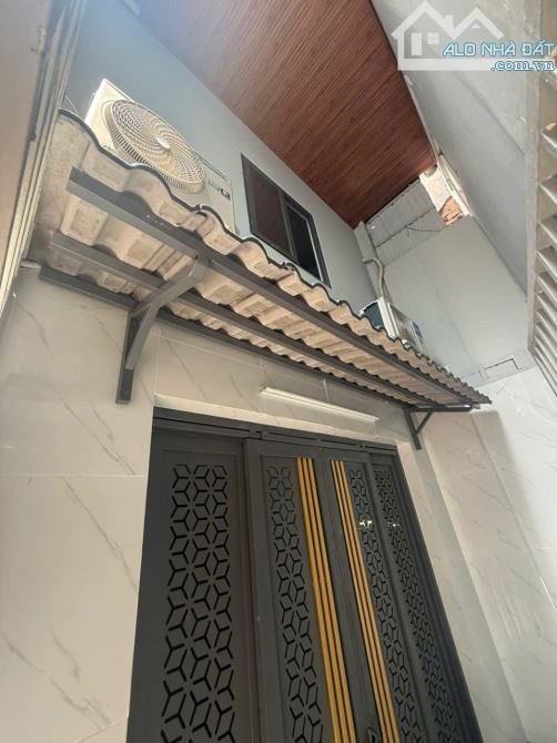 NHÀ TRUNG TÂM Q 10 , 2 TẦNG , CN 42 M , 4 PN , CHỦ NHÀ TẶNG TOÀN BỘ NỘI THẤT MÁY LANH, GIẶ