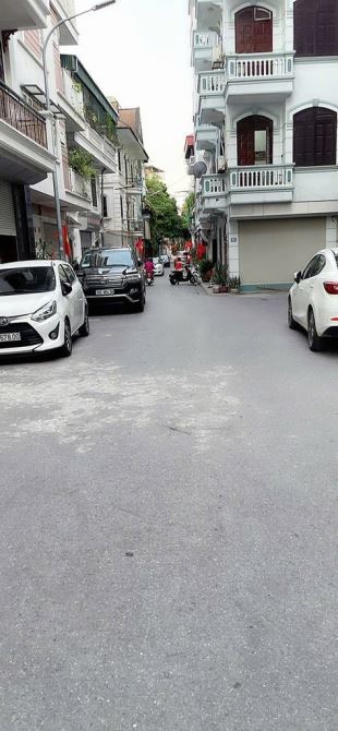 Bán “Lô đất hiếm “Nguyễn Sơn – 69m², 7 chỗ đỗ cửa  – ngõ rộng mênh mông, chỉ 13.6 tỷ”
