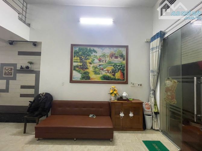 🏠 Nhà Gốc Dân Chợ Hàng – Ngõ Thông, Ô Tô Đỗ Cửa  💎 Diện tích: 45m² – Mặt tiền 4.2m