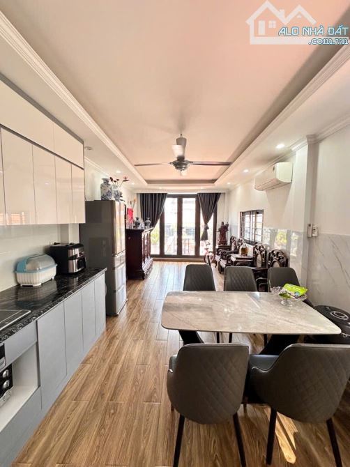 TÔN ĐỨC THẮNG - NHÀ ĐẸP 92 m² 6 tầng thang máy - MẶT NGÕ 15M THÔNG - VỈA HÈ  - KD -28,5 TỶ