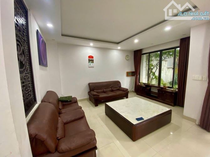 Bán biệt thự đẹp 200m2 đường 7m5 Phan Văn Trị sát sông gần chợ Cẩm Lệ giá quá tốt